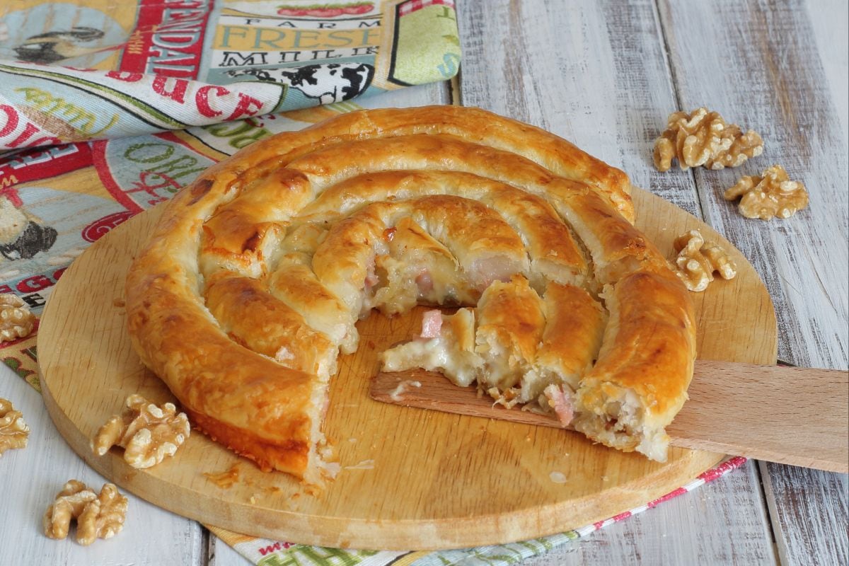 Escargot de pâte feuilletée au gorgonzola et mortadelle