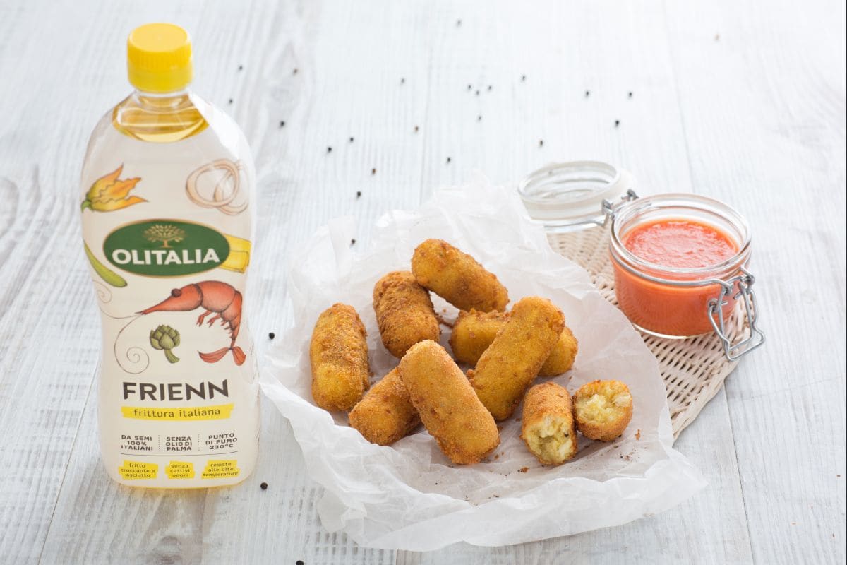 Croquettes de pain cacio e pepe avec coulis de tomate