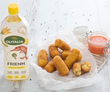 Croquettes de pain cacio e pepe avec coulis de tomate