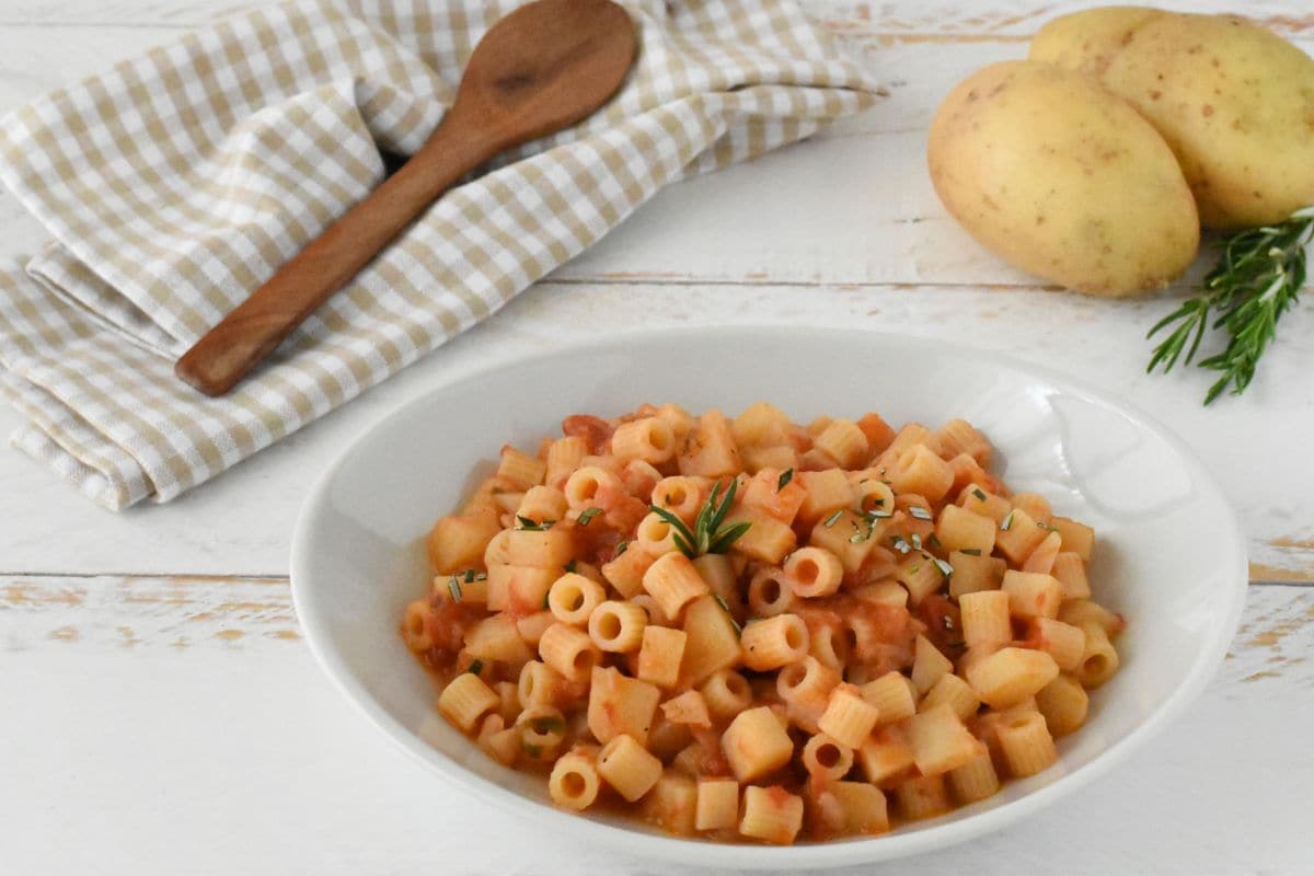Pâtes aux oignons et pommes de terre