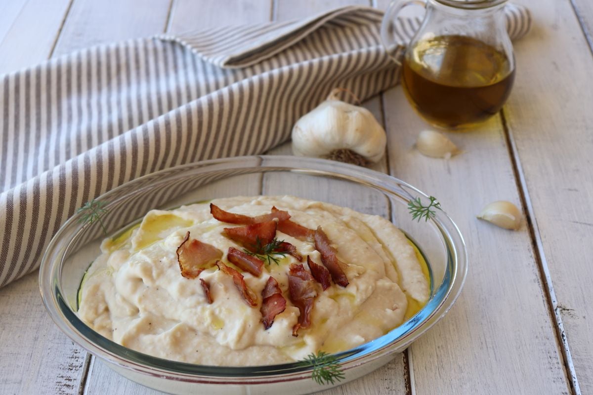 Purée de haricots avec lard croustillant