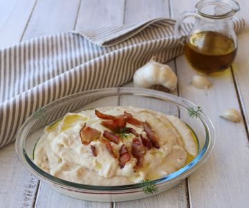 Purée de haricots avec lard croustillant
