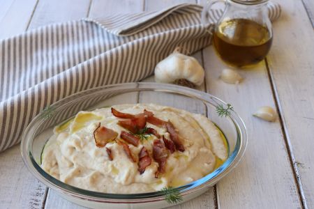 Purée de haricots avec lard croustillant