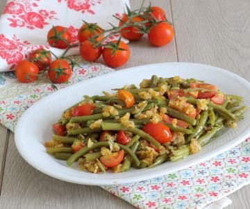 Haricots verts sablés avec tomates cerises