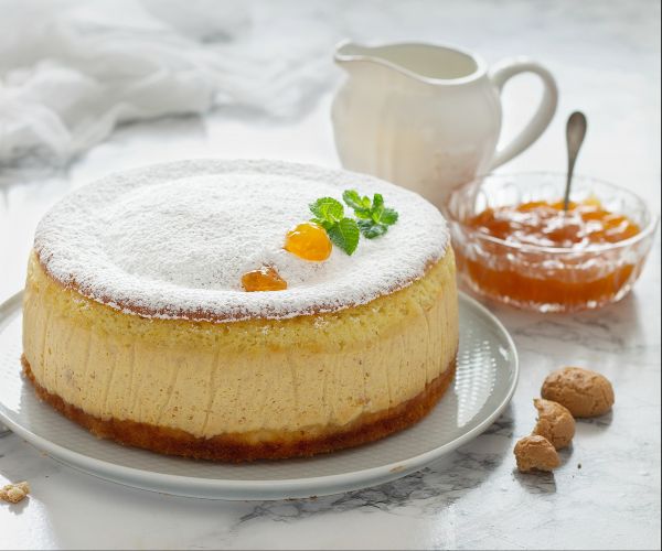 Gâteau versé à la crème de confiture d'abricot