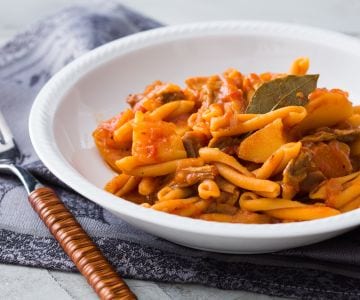 Pâtes aux légumineuses à la sauce de pommes de terre et champignons