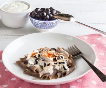 Penne de sarrasin avec yaourt et olives