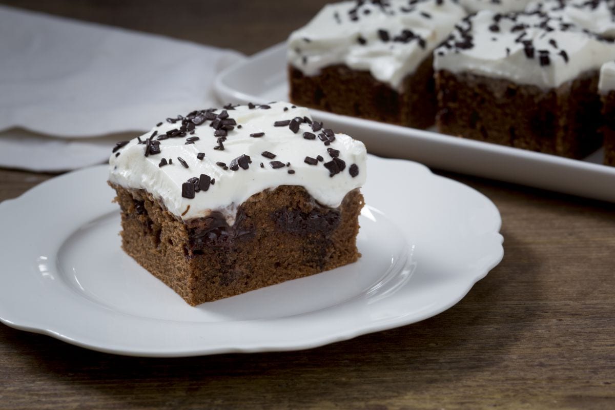 Poke cake au chocolat