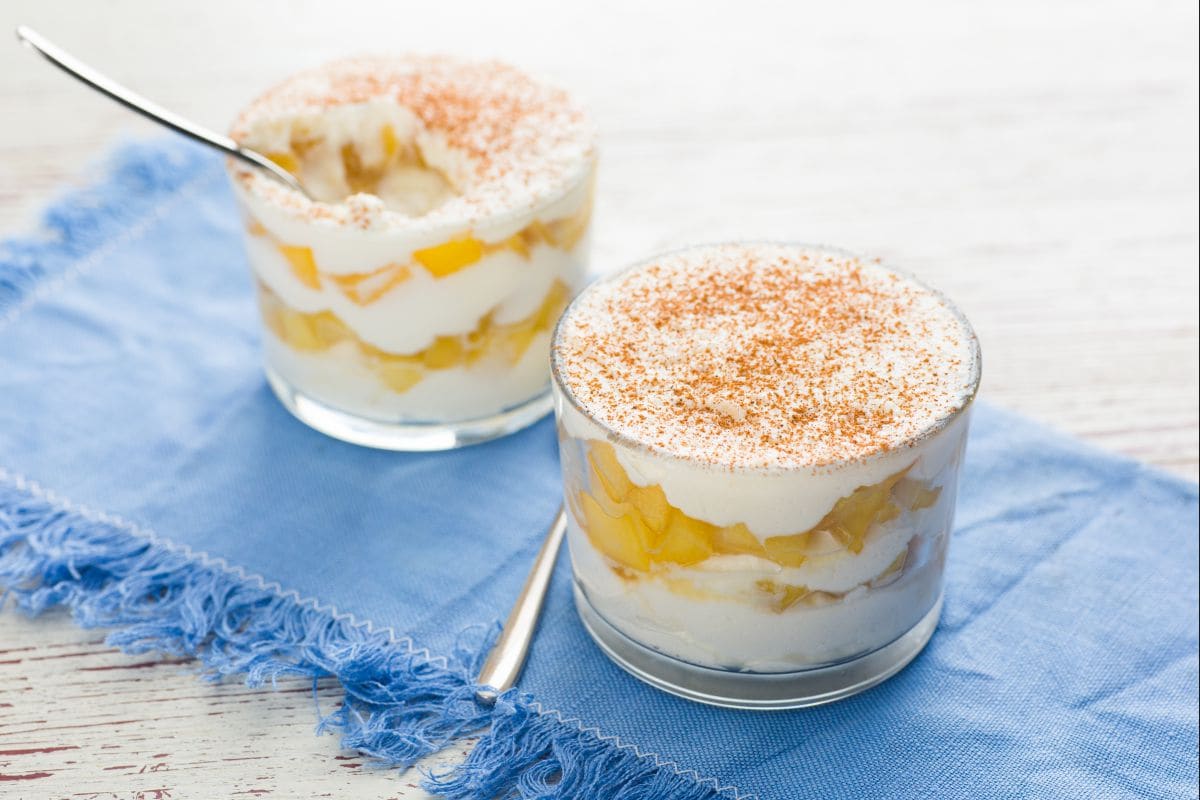 Mousse de ricotta avec pommes et cannelle