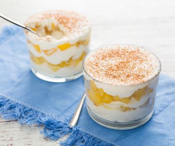Mousse de ricotta avec pommes et cannelle