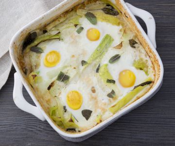 Poireaux et œufs au four