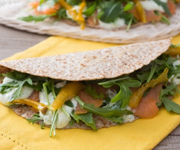 Piadina au saumon avec sauce au yaourt