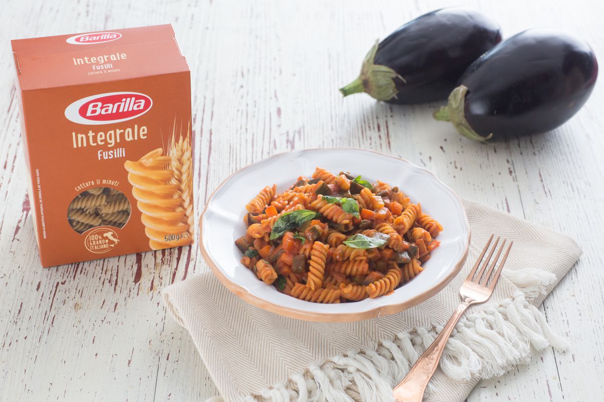Fusilli complets au ragoût de légumes d'été