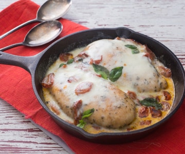 Blanc de poulet au four avec tomate et mozzarella