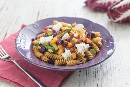 Salade de pâtes aux asperges, melon et fromage de chèvre