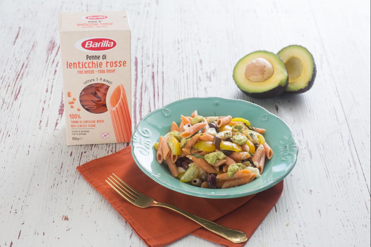 Pâtes de légumineuses à la crème d'avocat et mozzarella