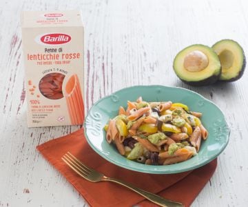 Pâtes de légumineuses à la crème d'avocat et mozzarella