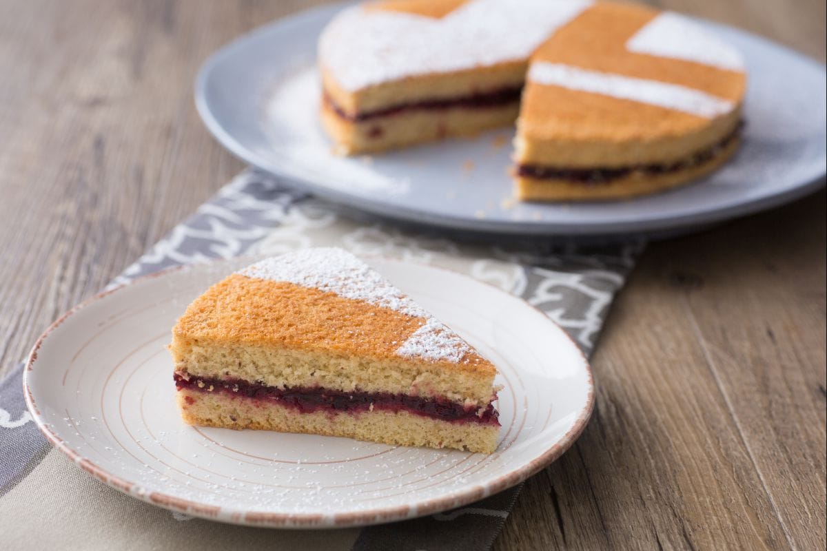 Gâteau versé à la confiture