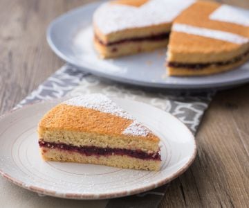 Gâteau versé à la confiture
