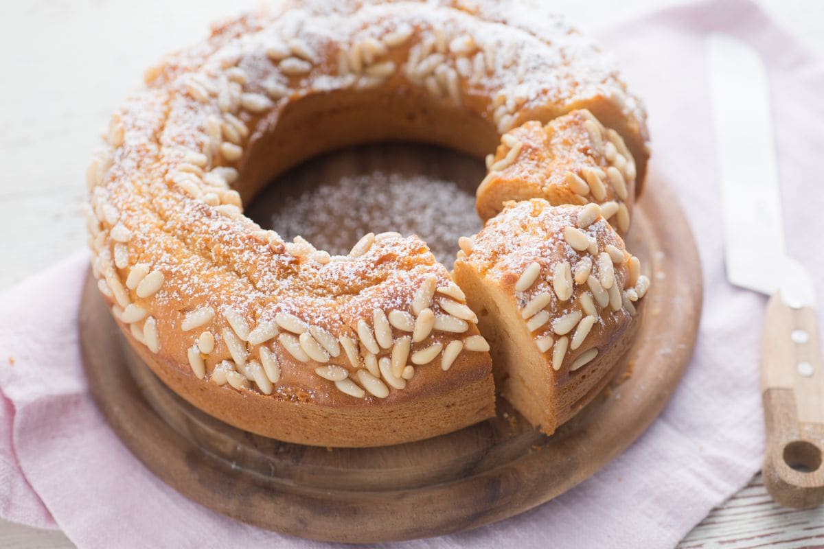 Gâteau à la ricotta avec miel et pignons