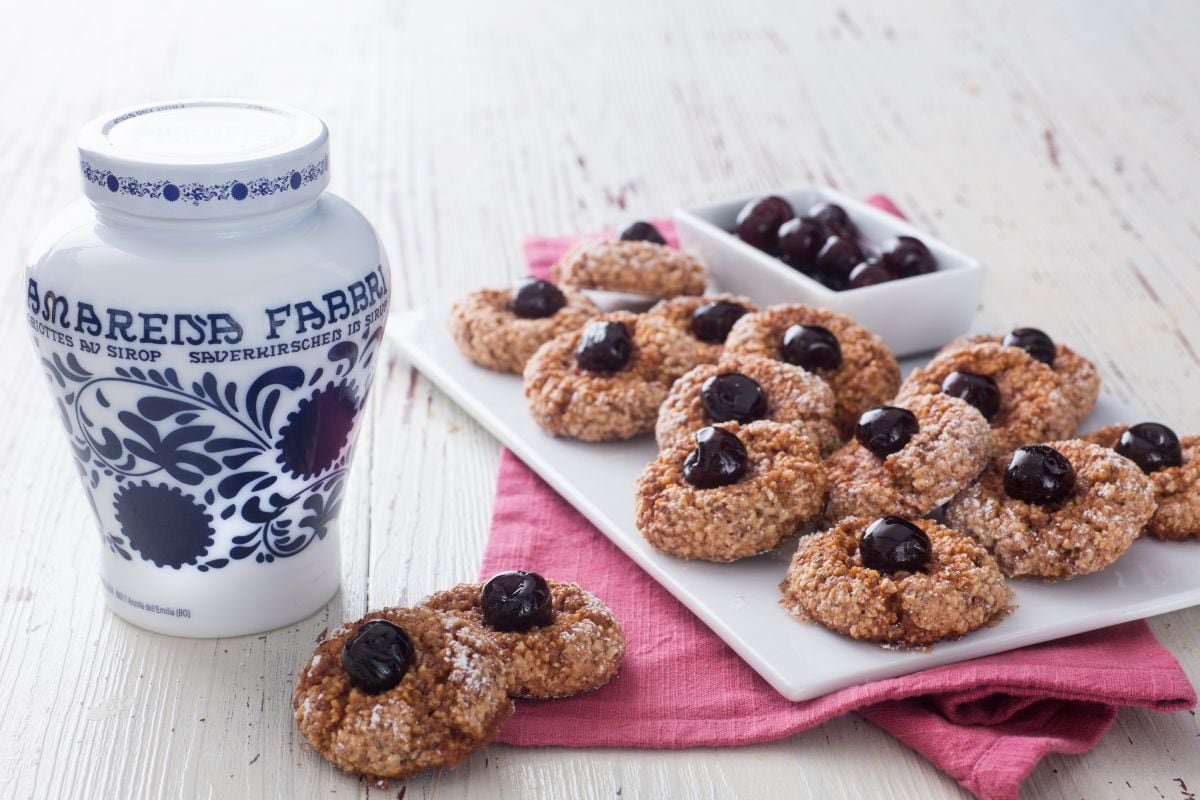 Amaretti aux griottes avec sirop