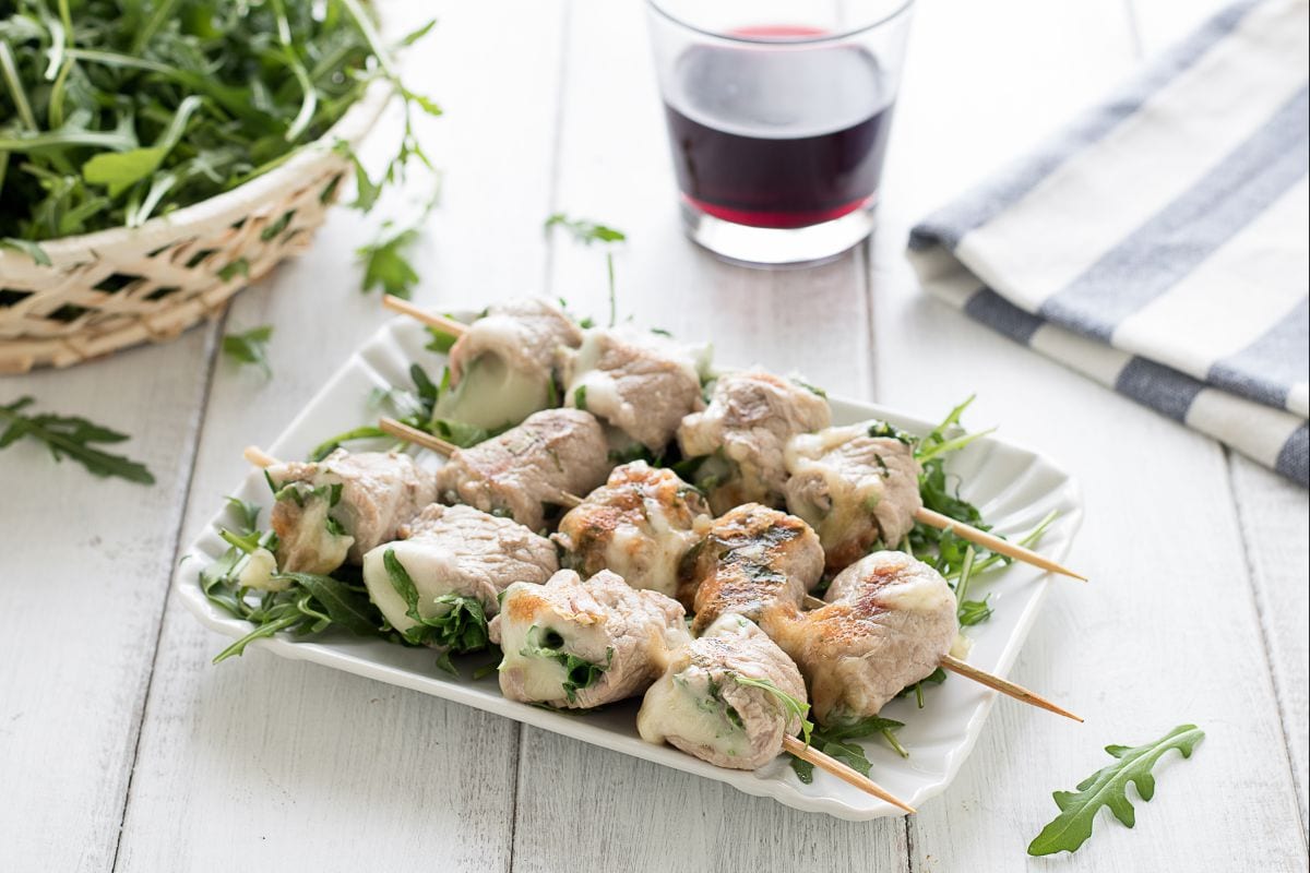 Brochettes de veau avec roquette et scamorza