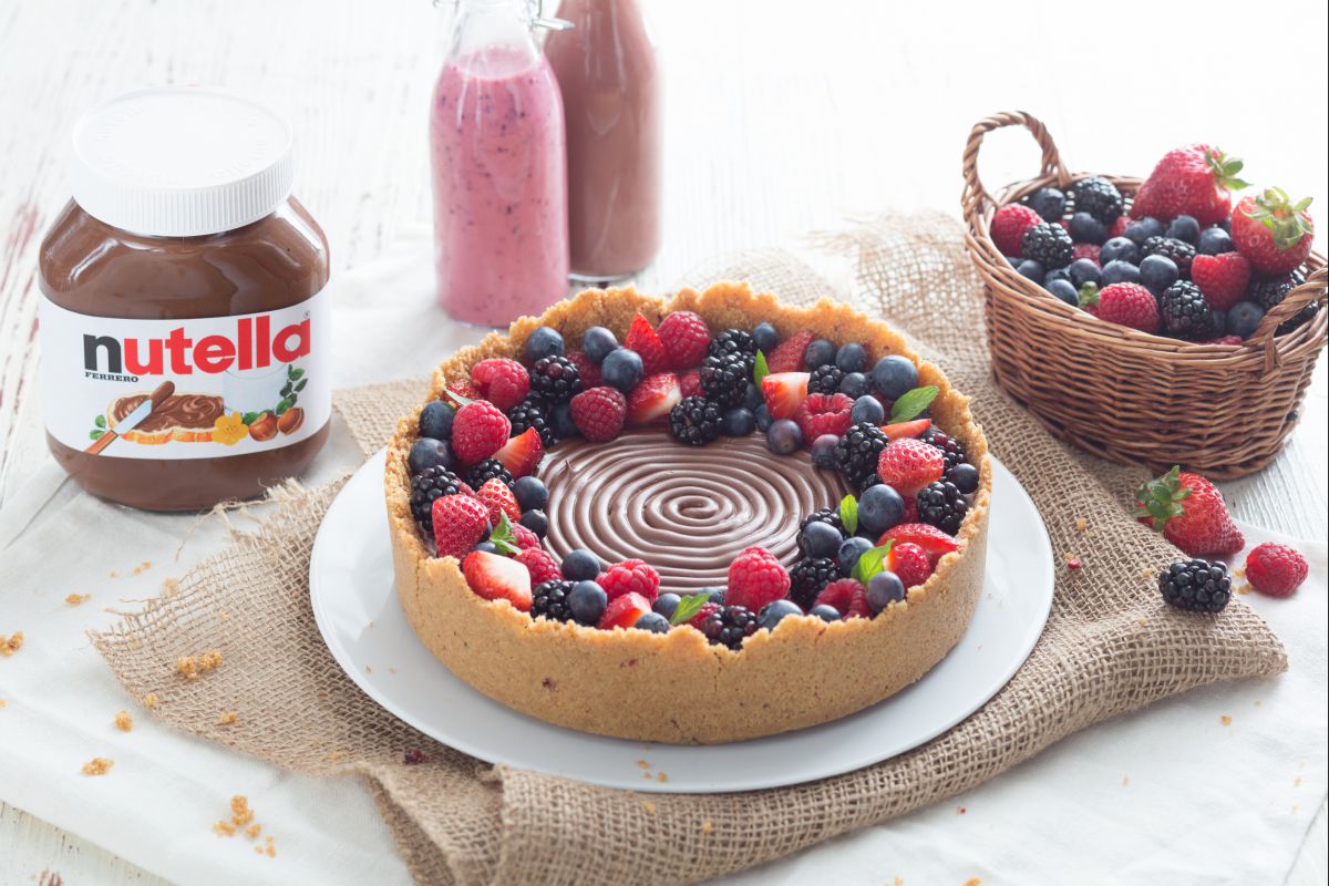Gâteau froid avec mousse aux framboises et Nutella®