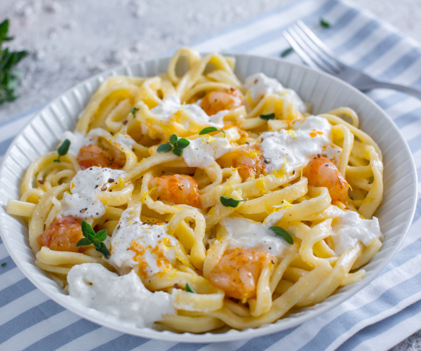 Scialatielli au citron avec mozzarella de bufflonne et crevettes