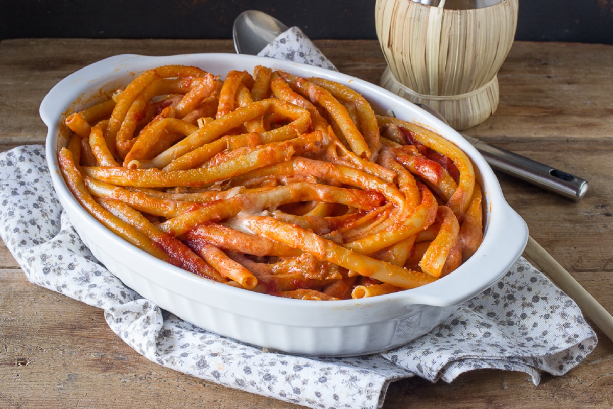 Ziti au four avec sauce à l'agneau