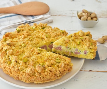 Gâteau émietté salé à la mortadelle et aux pistaches