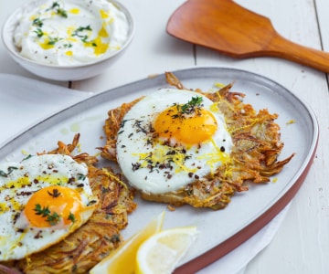 Rösti d'artichauts et œufs au plat