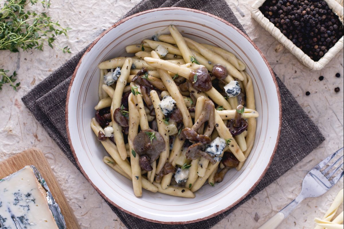 Strozzapreti aux champignons et gorgonzola