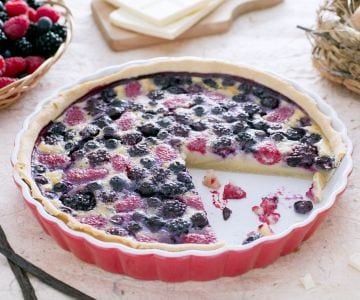 Flan aux fruits rouges avec sauce au chocolat