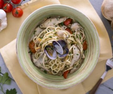 Tonnarelli aux palourdes, cèpes et tomates cerises