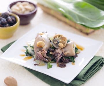 Calamars farcis aux blettes, raisins secs et amandes