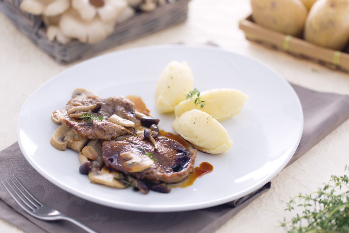 Escalopes avec champignons variés et purée de pommes de terre