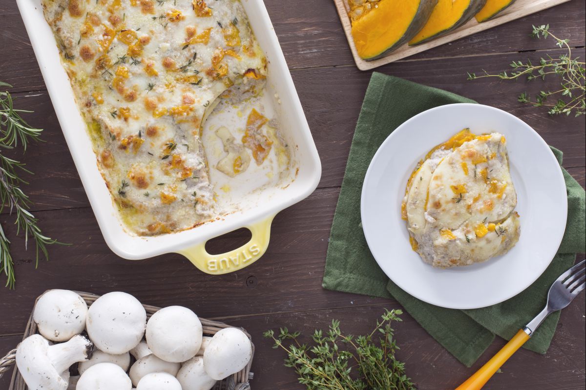Lasagnes à la courge avec crème de champignons et scamorza