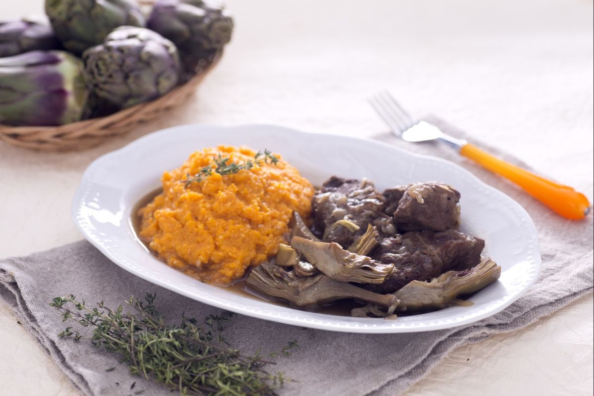 Boeuf braisé aux artichauts avec purée de patates douces