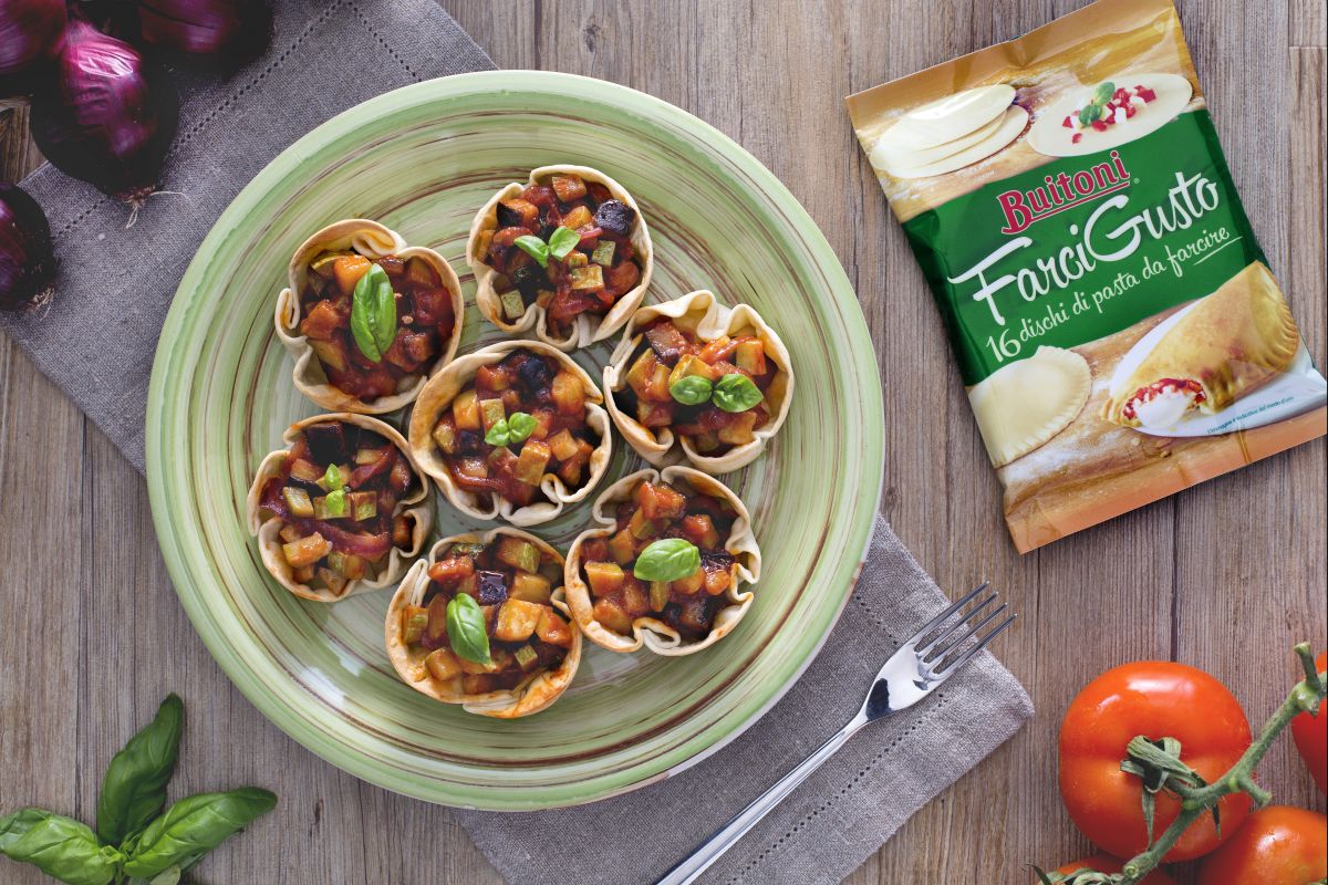 Paniers croustillants avec caponata d'aubergines et courgettes
