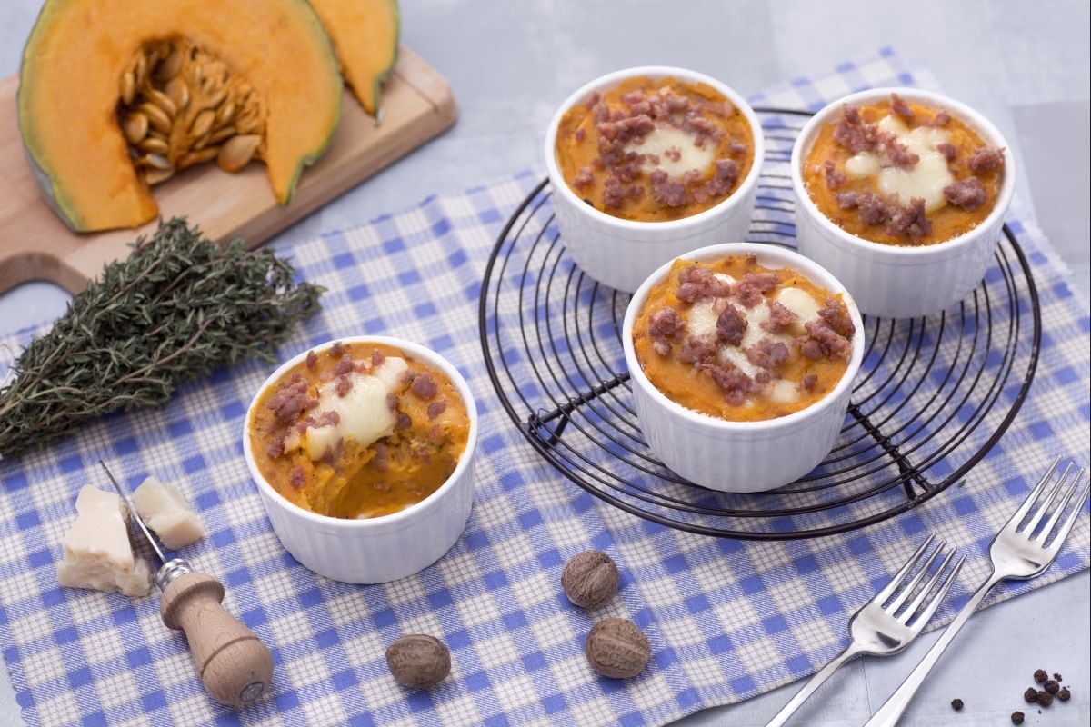 Gratin individuel de pommes de terre, potiron et saucisse
