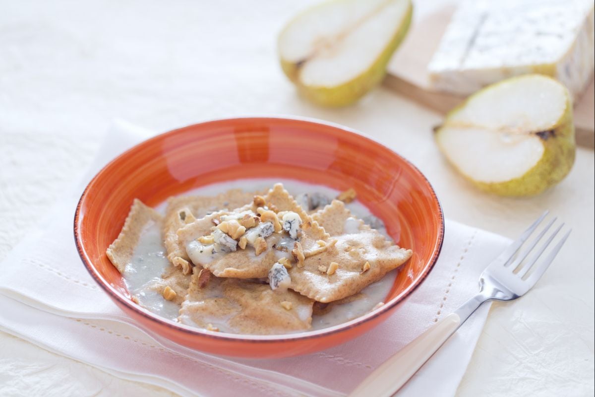 Raviolis complets farcis au gorgonzola et dés de poires
