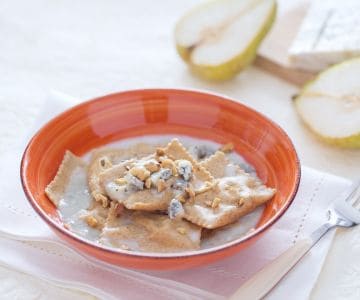 Raviolis complets farcis au gorgonzola et dés de poires