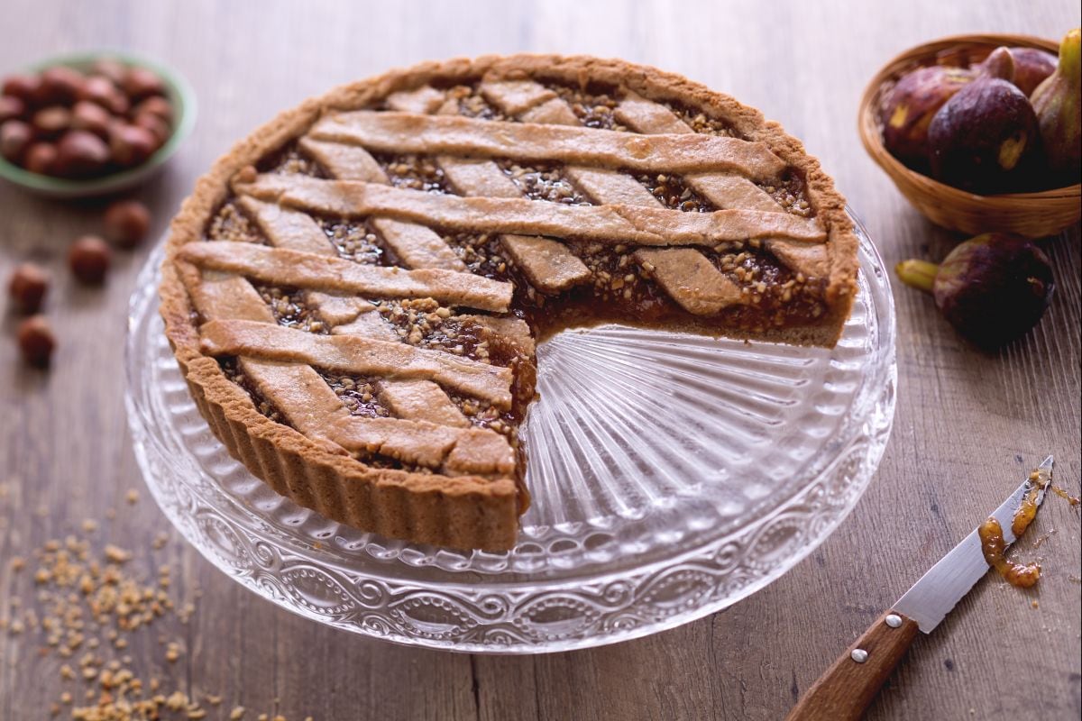 Tarte aux noisettes avec confiture de figues
