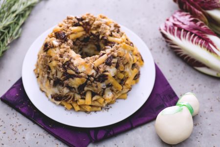 Timbale à la chicorée rouge, saucisse et scamorza