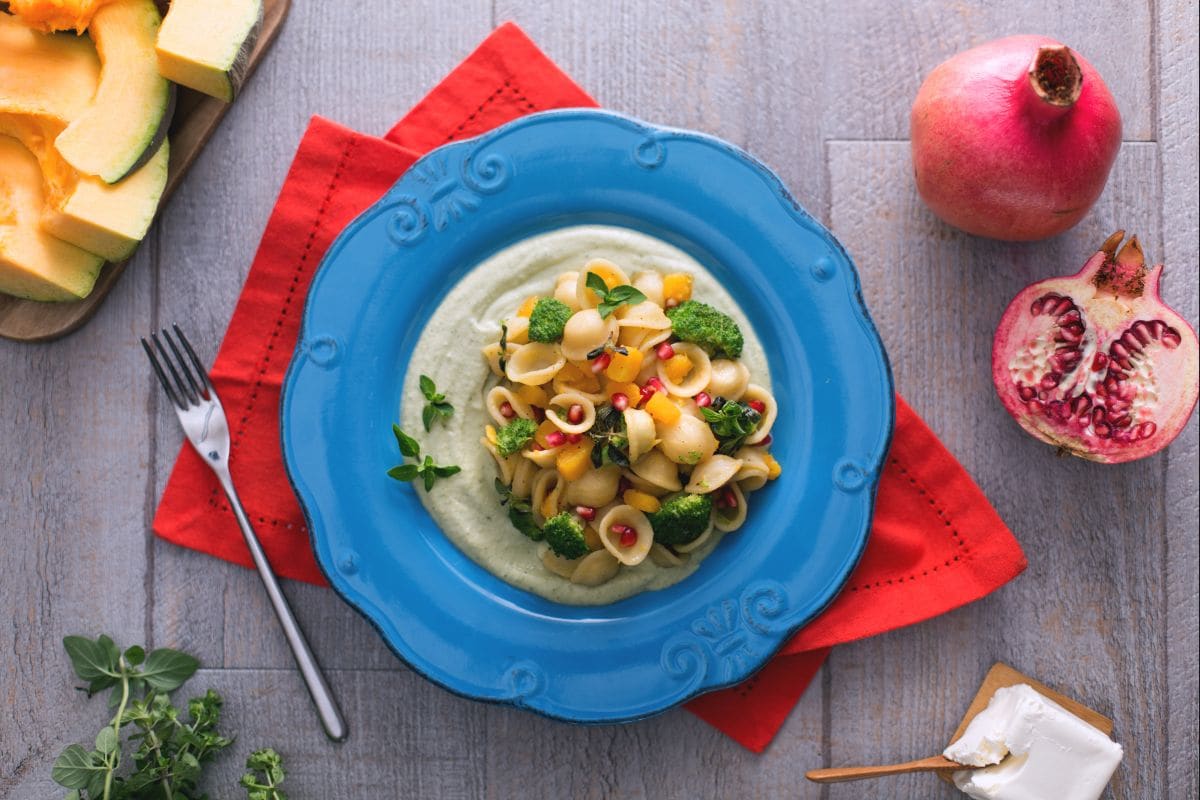 Orecchiette à la crème de brocolis, potiron et grenade