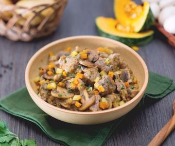 Ragoût de veau avec potiron, pommes de terre et champignons