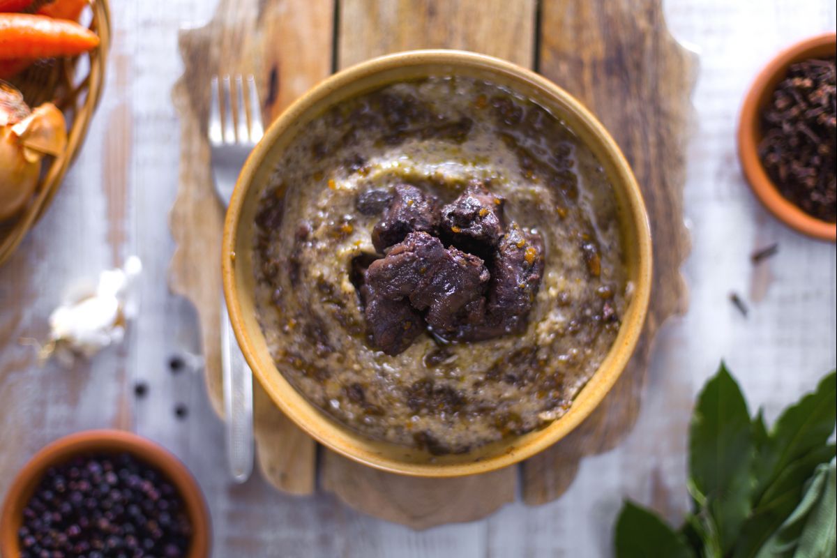 Chevreuil en civet avec polenta de sarrasin