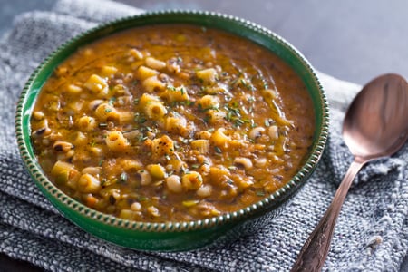 Soupe de pâtes aux légumineuses variées et laurier