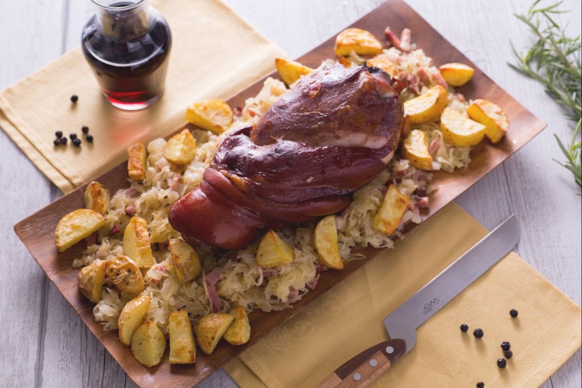 Jarret fumé avec pommes de terre et choucroute