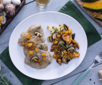 Escalopes au vin santo avec potiron et champignons variés